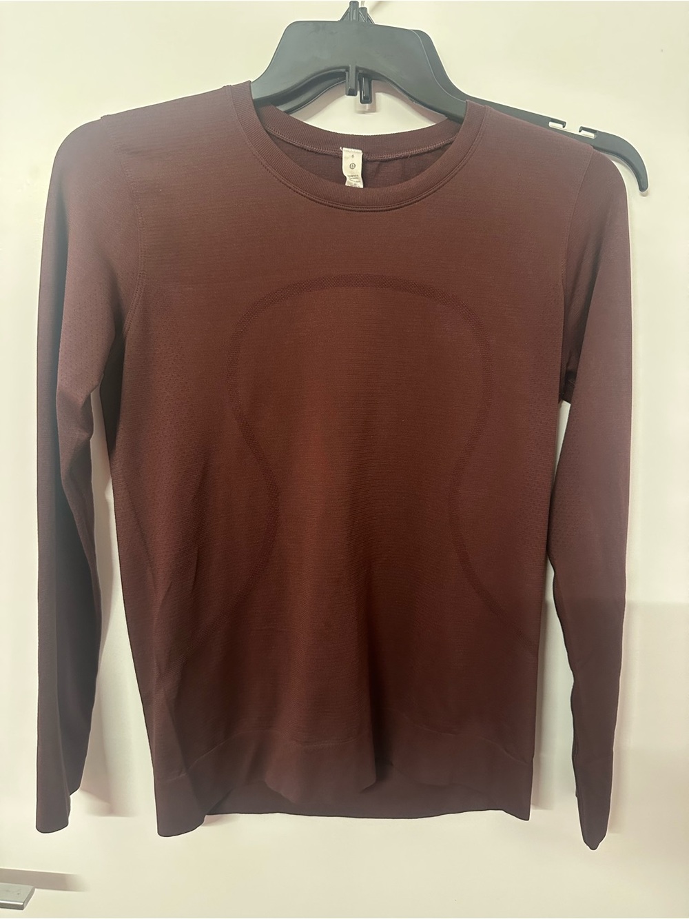 $40! Lululemon women’s Swiftly Tech Long-Sleeve Running Top Burgundy Size 6